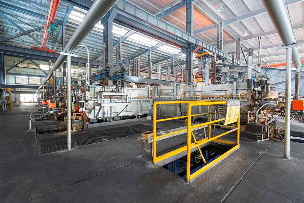 glass bottle workshop for glass packaging production 01