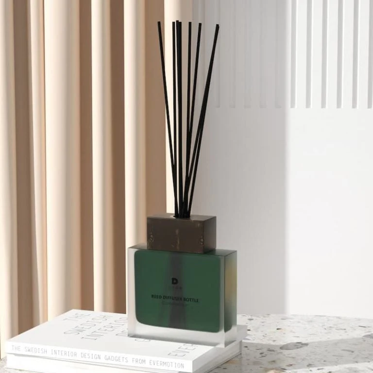 a stylish custom aromatherapy bottles with diffuser stick 02