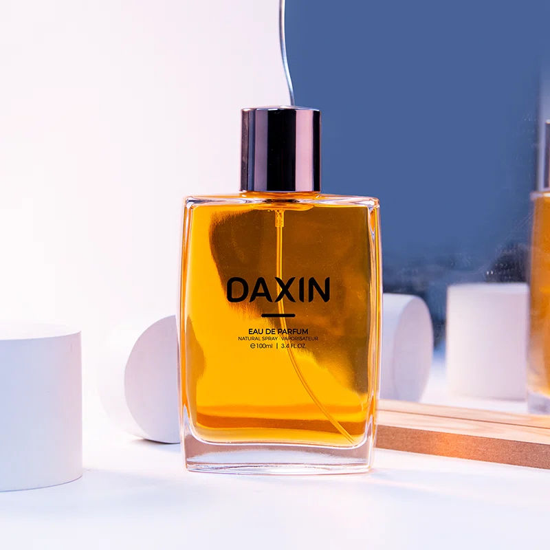 square perfume bottle with silver cap (3)