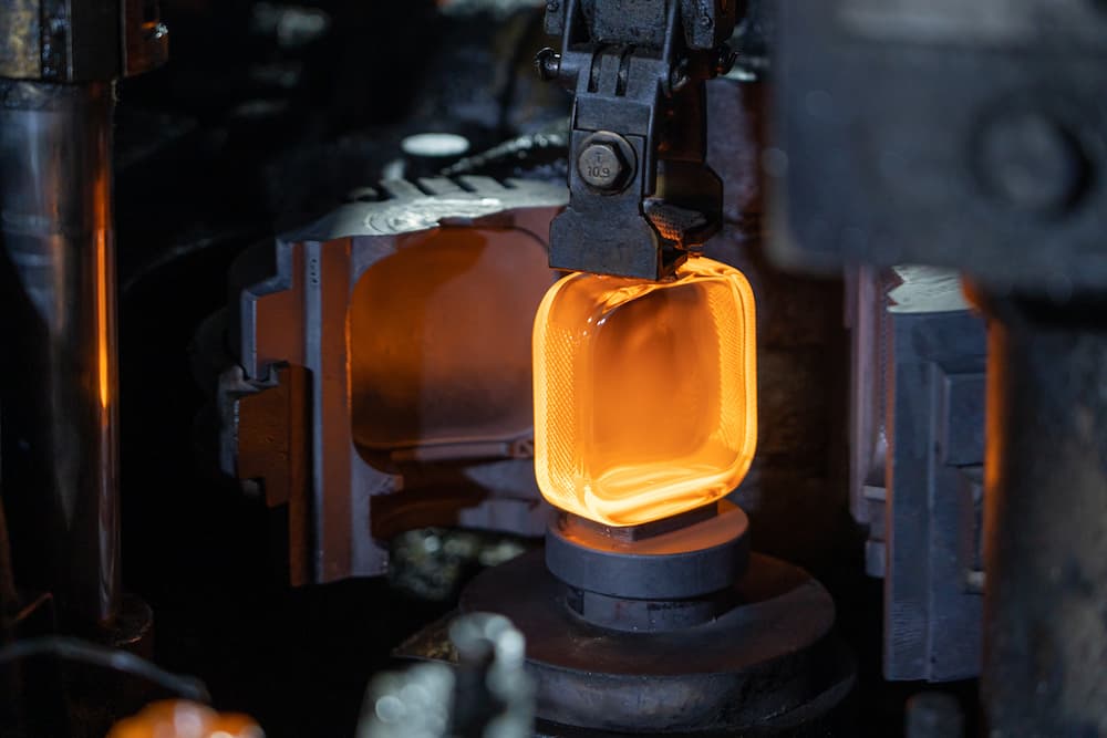 Daxin custom glass bottle production process 03