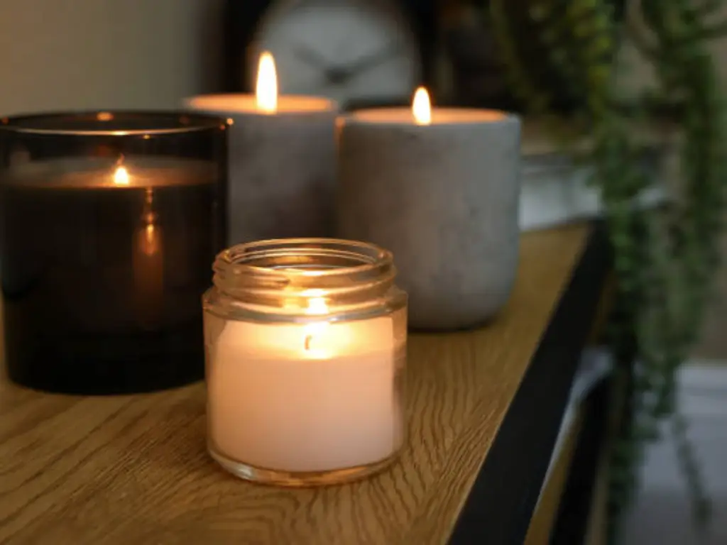 clean a candle jar 1