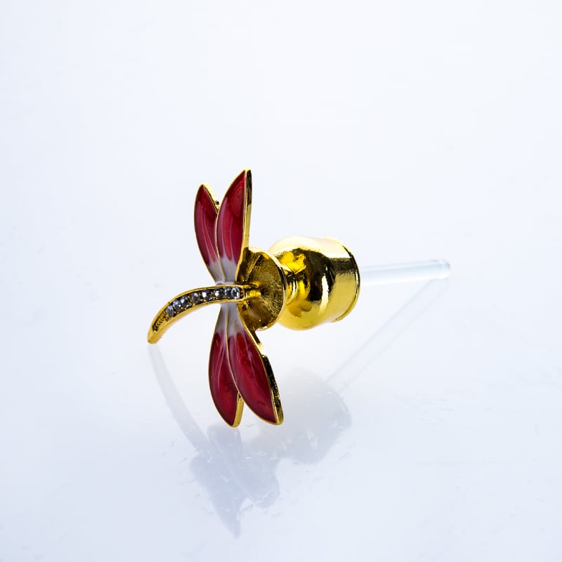 a decorative dropper of a decorative glass bottle packaging 01